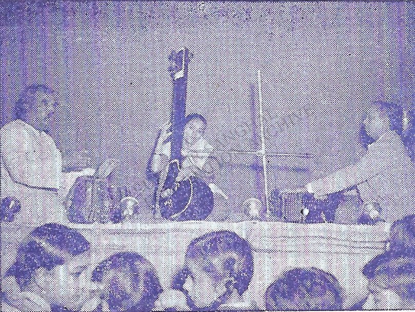 Archival photograph of students receiving vocal music instruction at Kala Bharti, Prayagraj, under the educational vision of Prof. Sukhvir Sanghal.